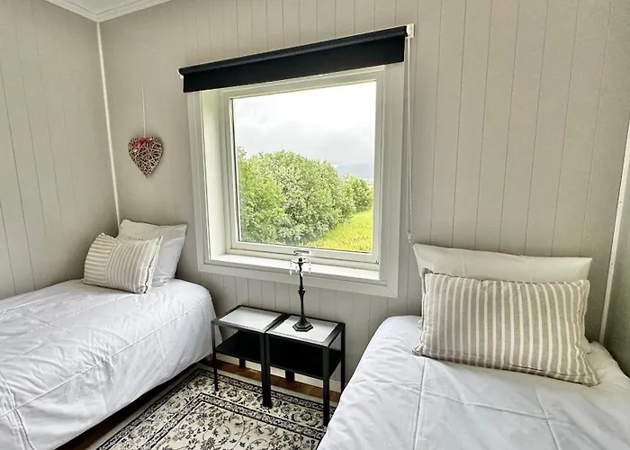 Semesterbostad Basecamp Mountain View Lofoten *